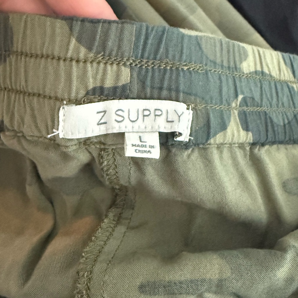 Z Supply Camo Matching Set 🌿 (Top M / Shorts L) - Picture 8 of 9